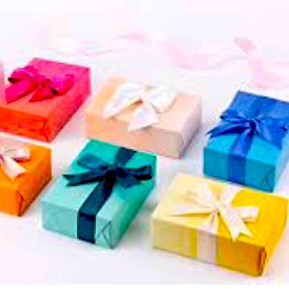 GIFT WRAPPING— Add to any NWT, NWOT, NIB or NEW purchase! Make your life easier! - Picture 5 of 8